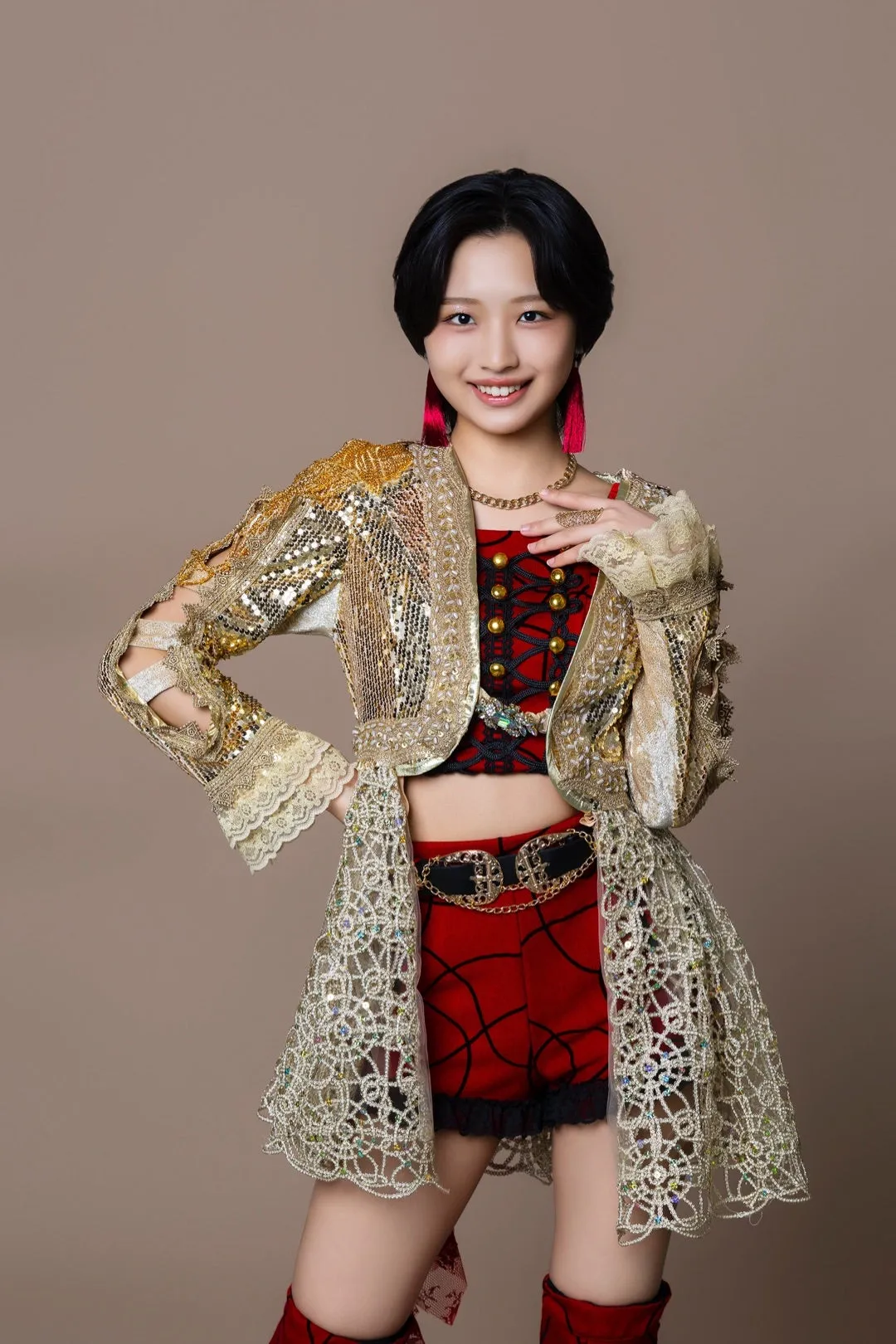 こちら新アー写ですどうぞ( .ˬ.)" 弓桁朱琴