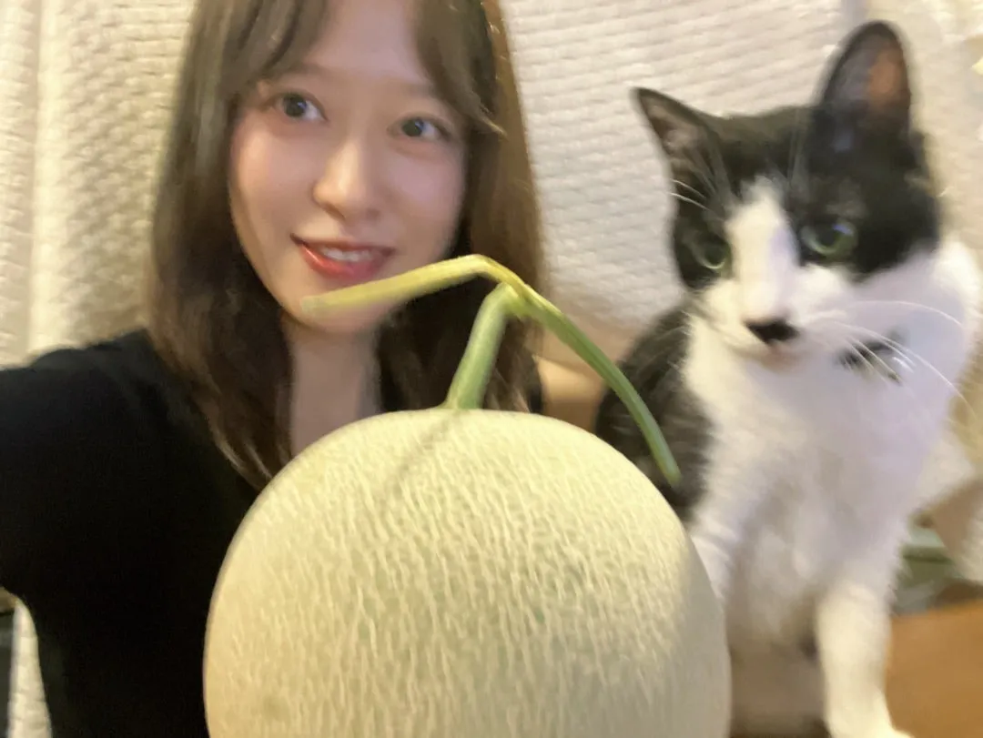 山﨑家からメロン頂いた!小田さくら